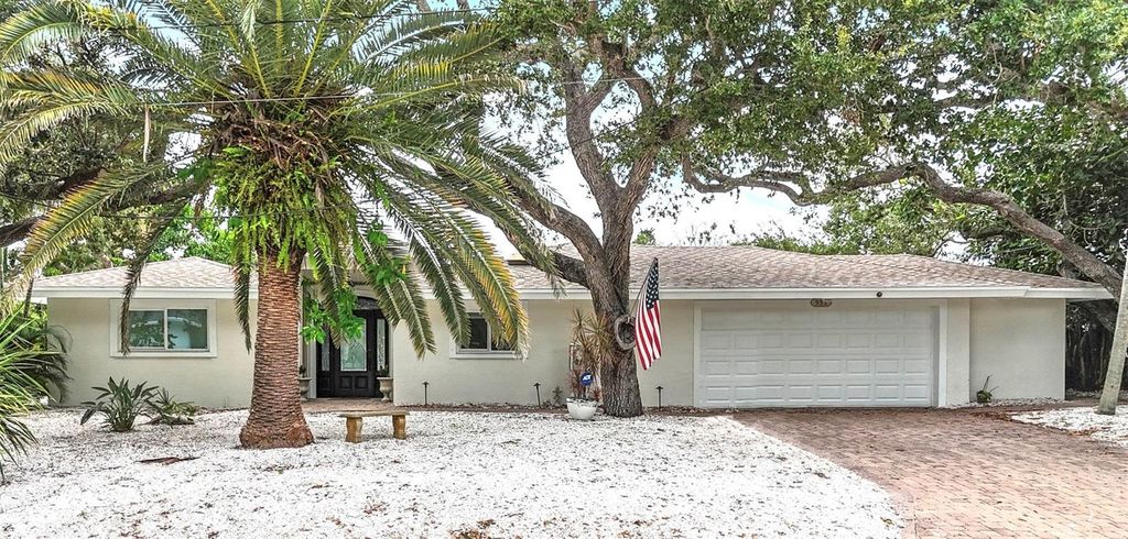 Photo of 951 Contento St. St, Siesta Key, FL 34242 (MLS # A4639209)