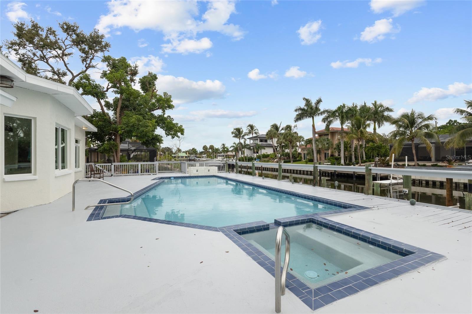 SIESTA ISLES - Residential