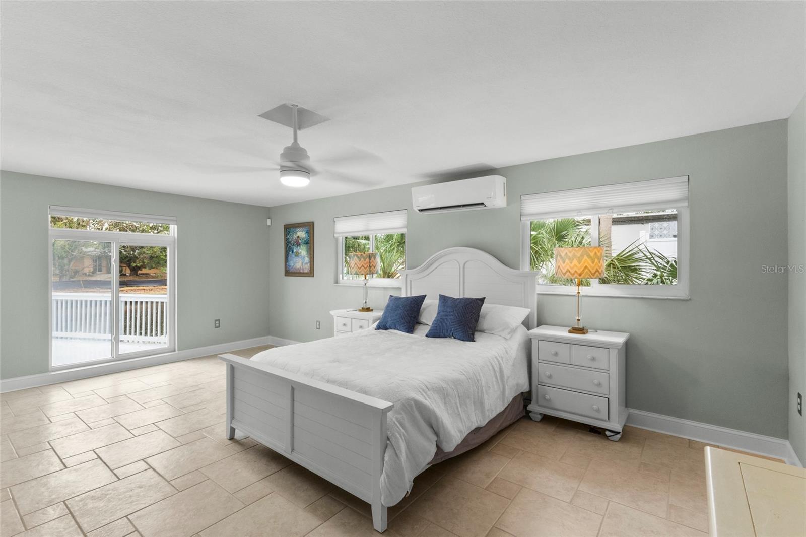SIESTA ISLES - Residential
