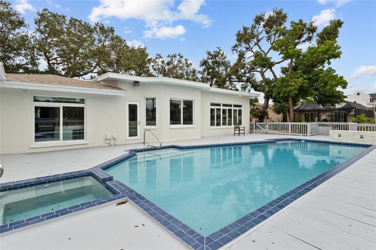 SIESTA ISLES - Residential