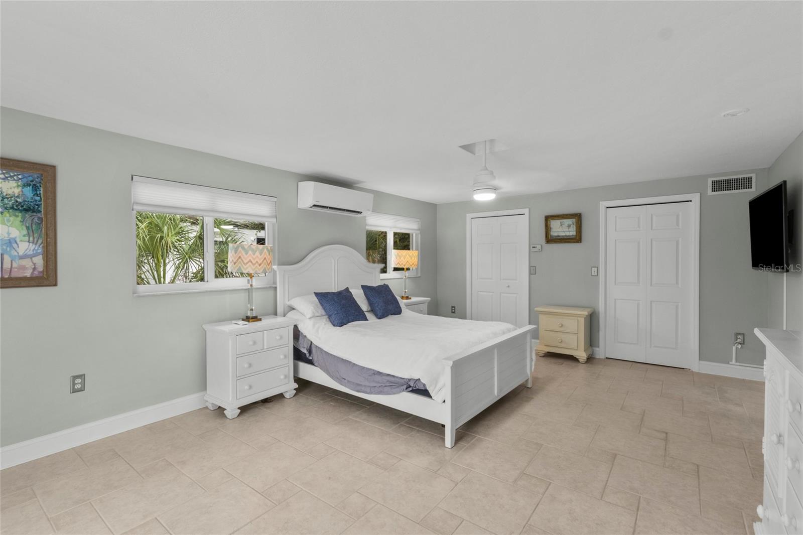 SIESTA ISLES - Residential