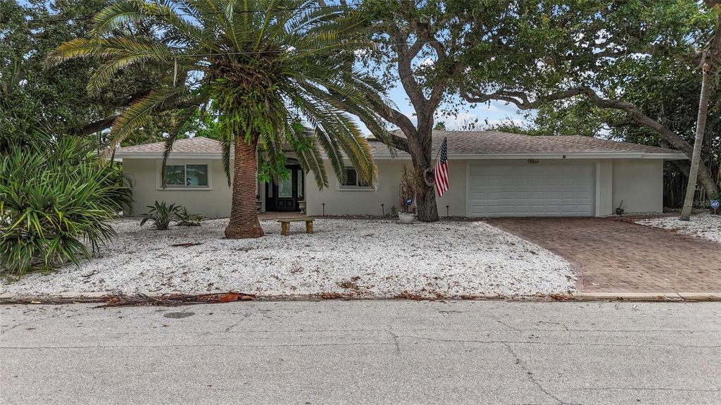Photo of 951 Contento St. St, Siesta Key, FL 34242 (MLS # A4639209)