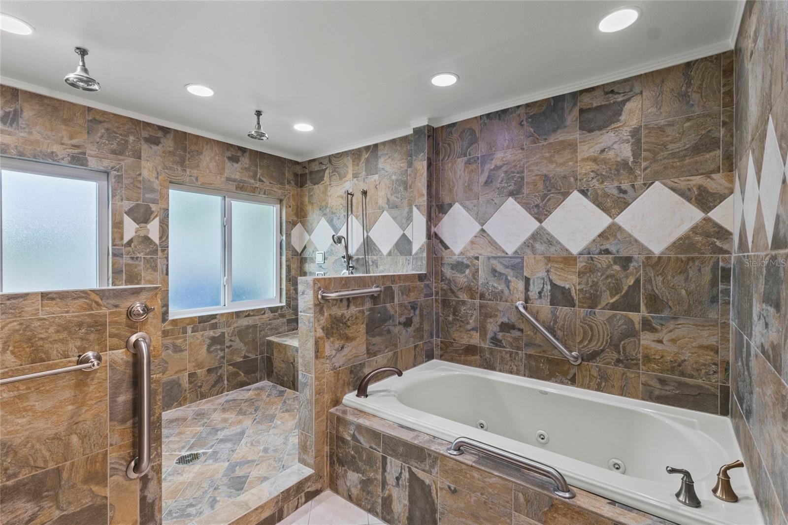 SIESTA ISLES - Residential