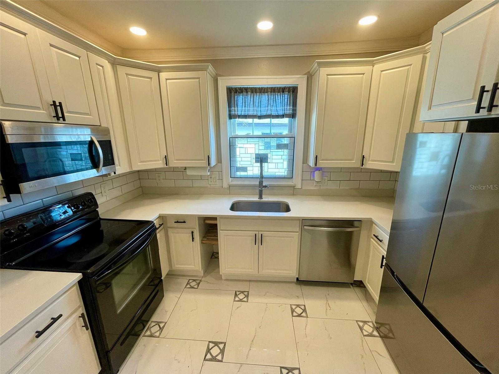 SHORE ACRES - Residential Lease