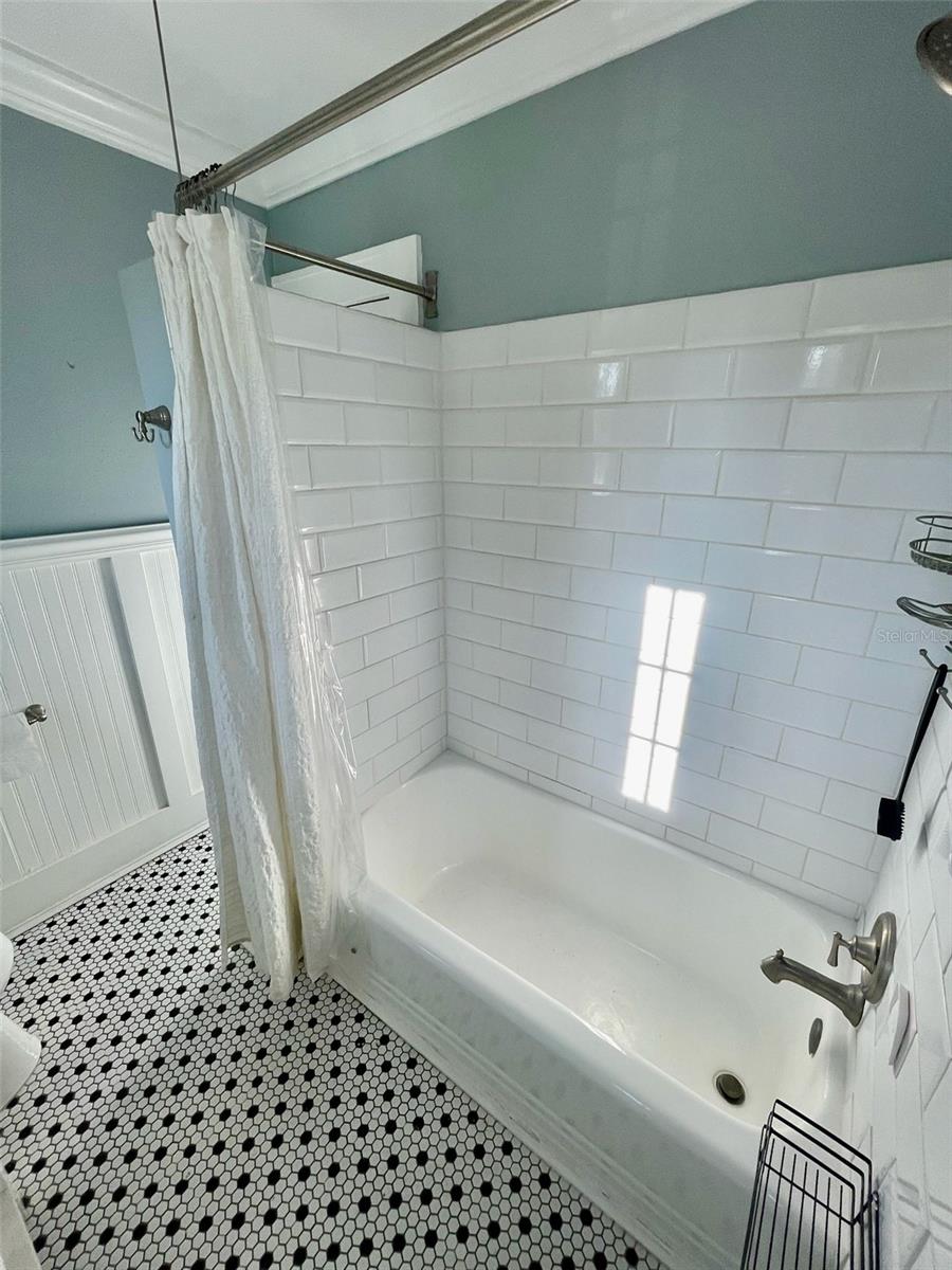 SHORE ACRES - Residential Lease