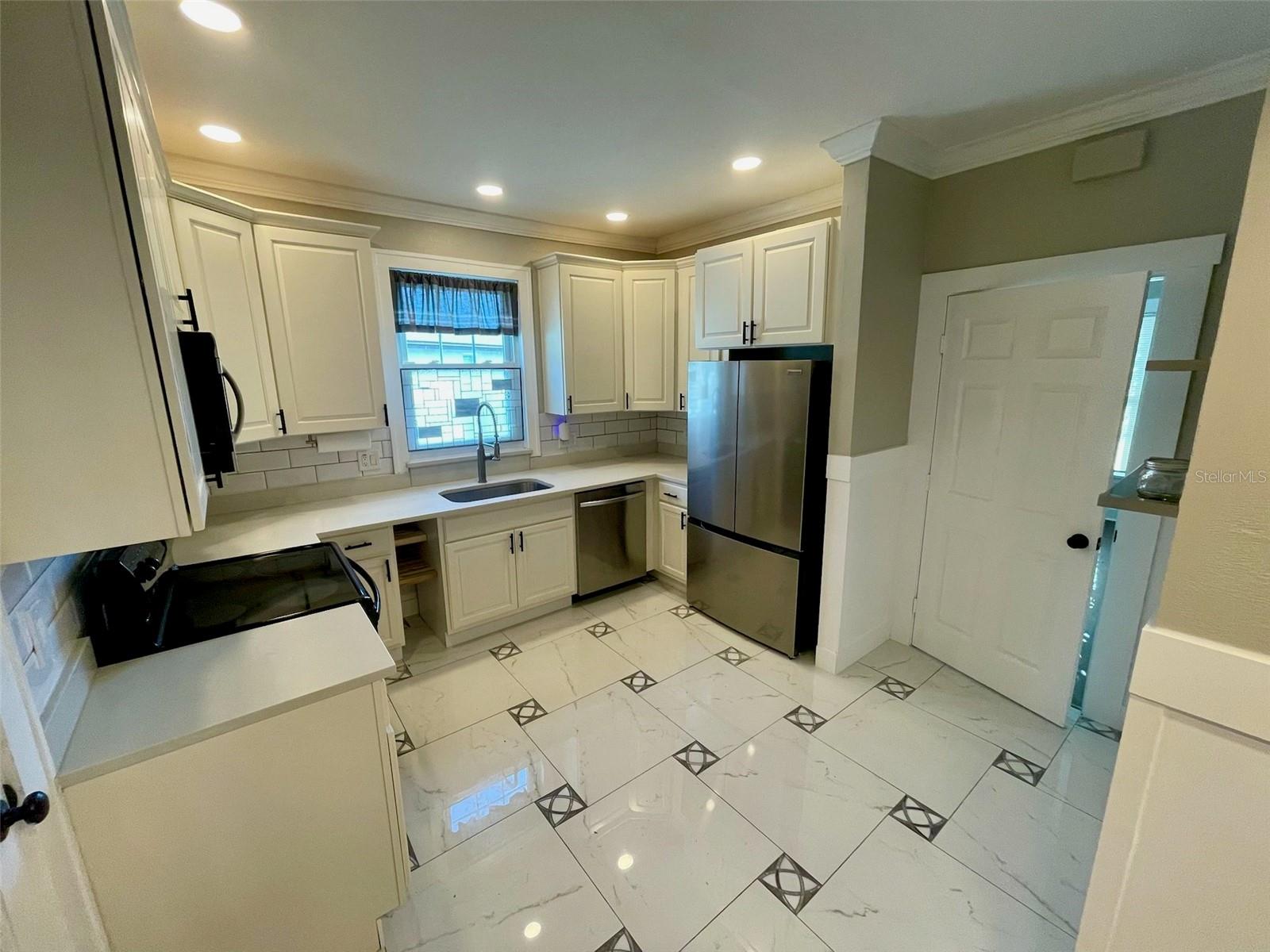 SHORE ACRES - Residential Lease