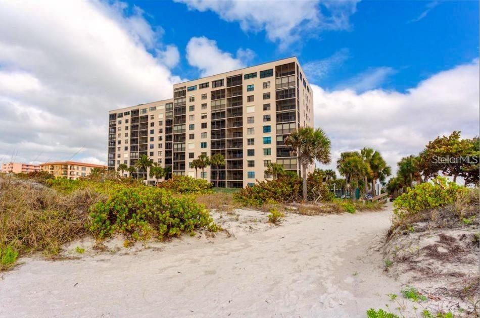 REFLECTIONS ON THE GULF CONDO - Residential Lease