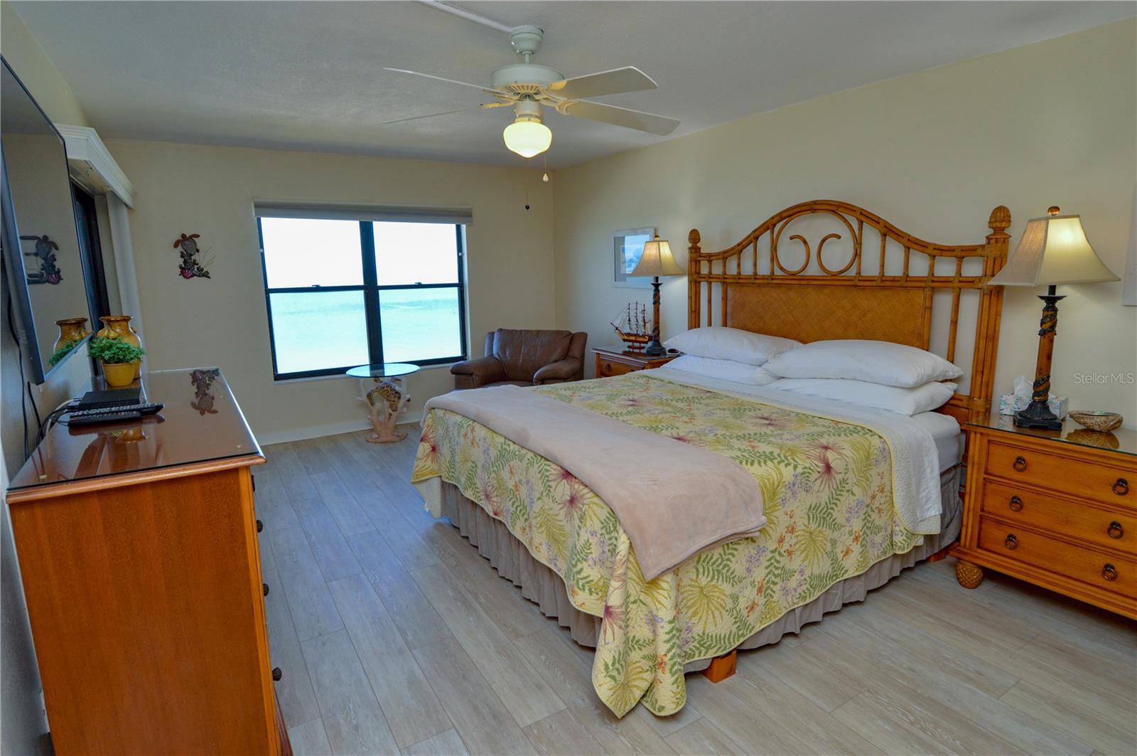 REFLECTIONS ON THE GULF CONDO - Residential Lease
