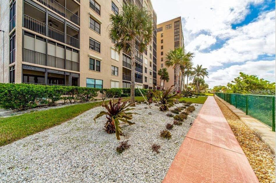 REFLECTIONS ON THE GULF CONDO - Residential Lease
