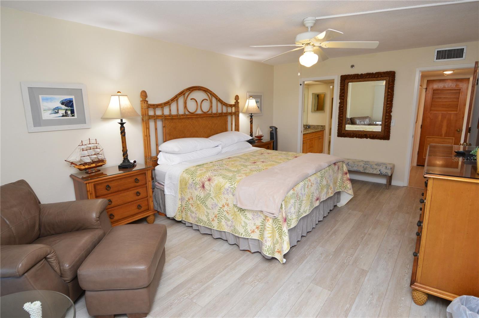 REFLECTIONS ON THE GULF CONDO - Residential Lease