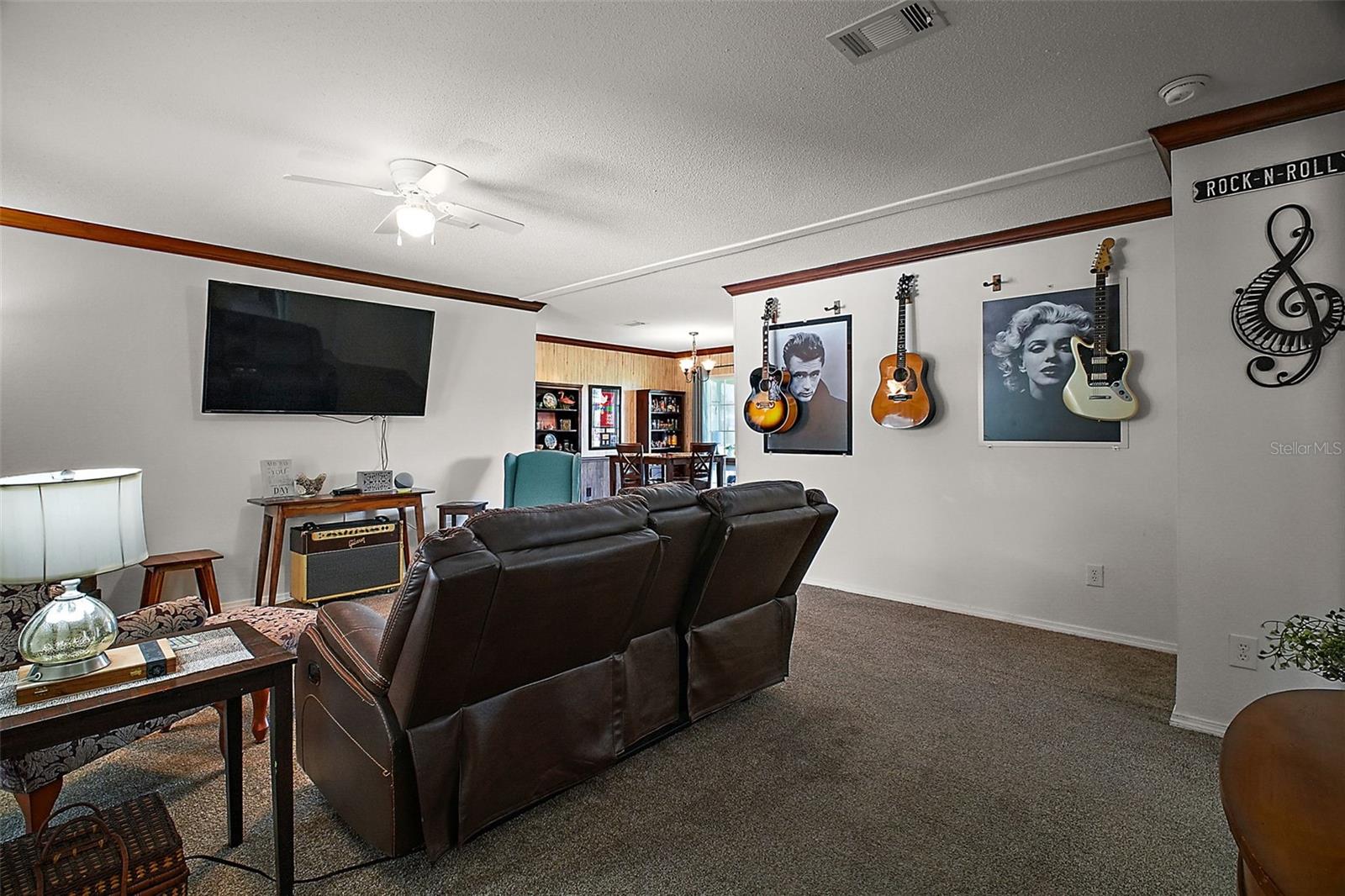 ZELLWOOD STATION - Residential