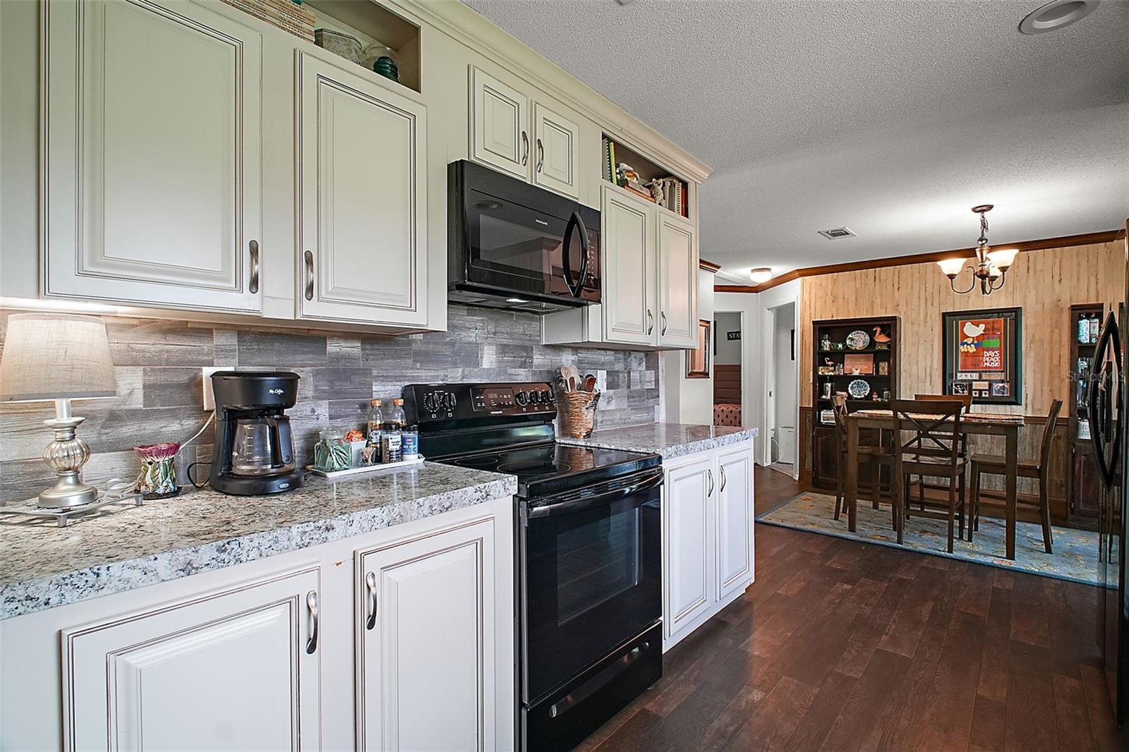 ZELLWOOD STATION - Residential