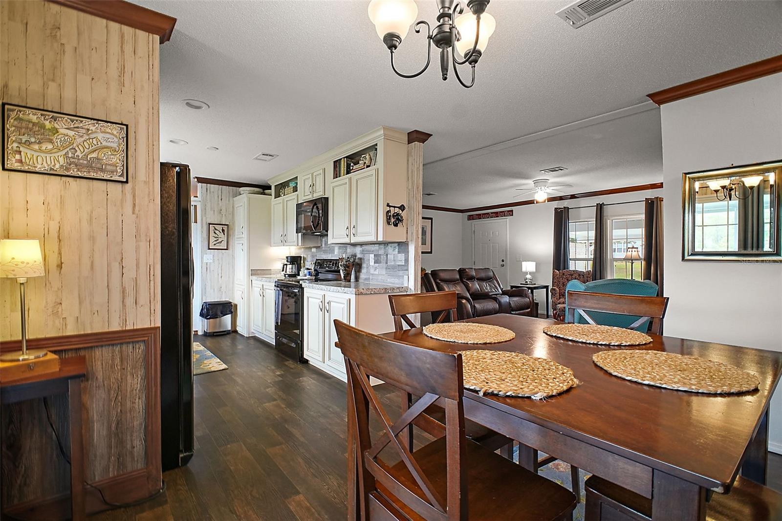 ZELLWOOD STATION - Residential