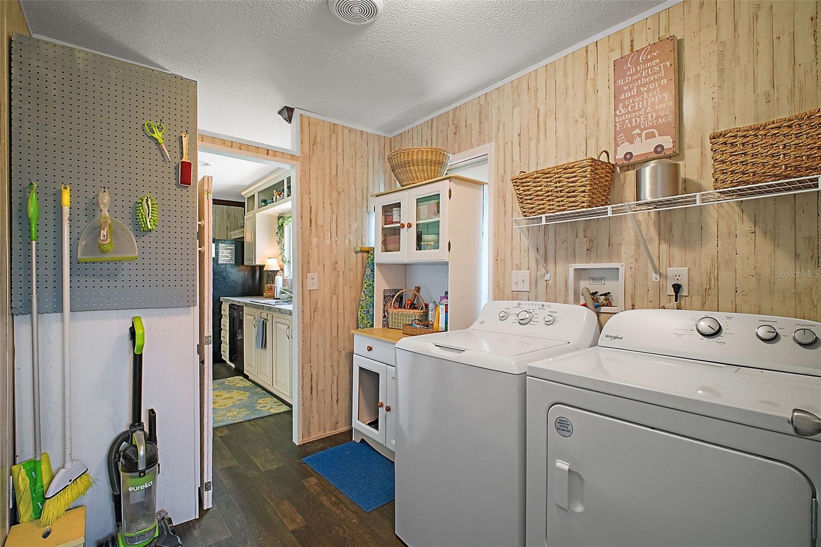 ZELLWOOD STATION - Residential