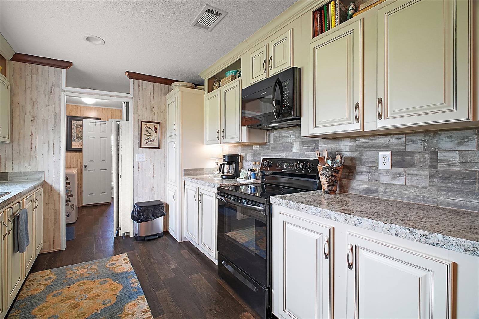 ZELLWOOD STATION - Residential