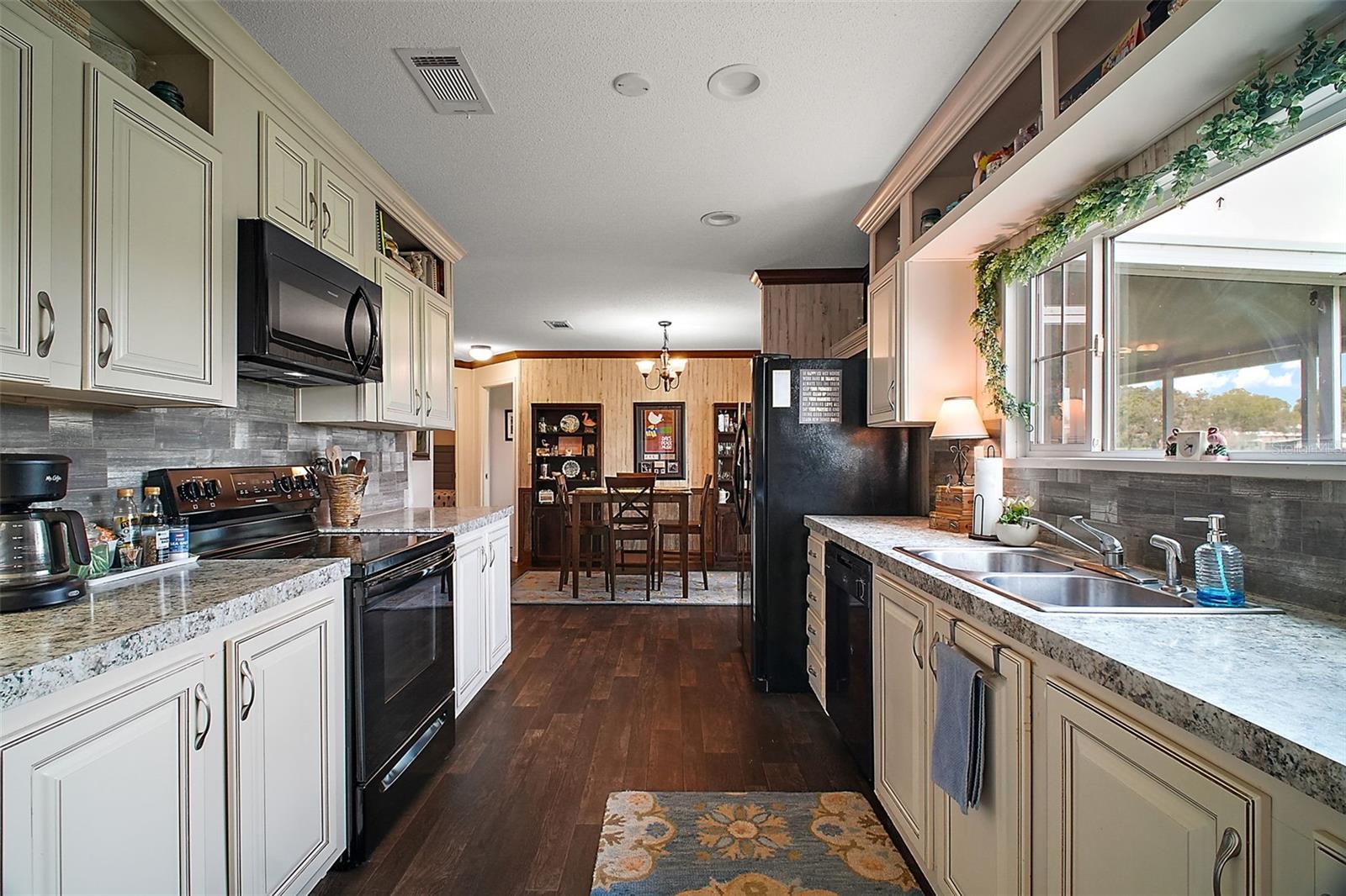 ZELLWOOD STATION - Residential