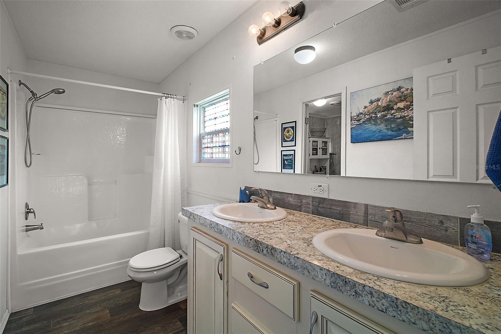 ZELLWOOD STATION - Residential