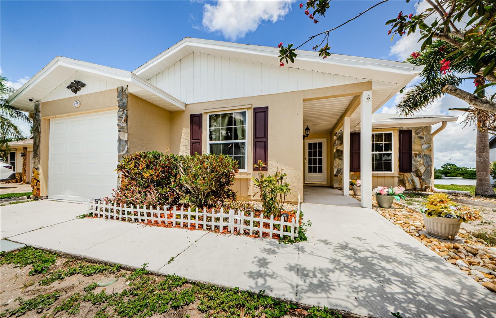 699 MERLINS COURT
