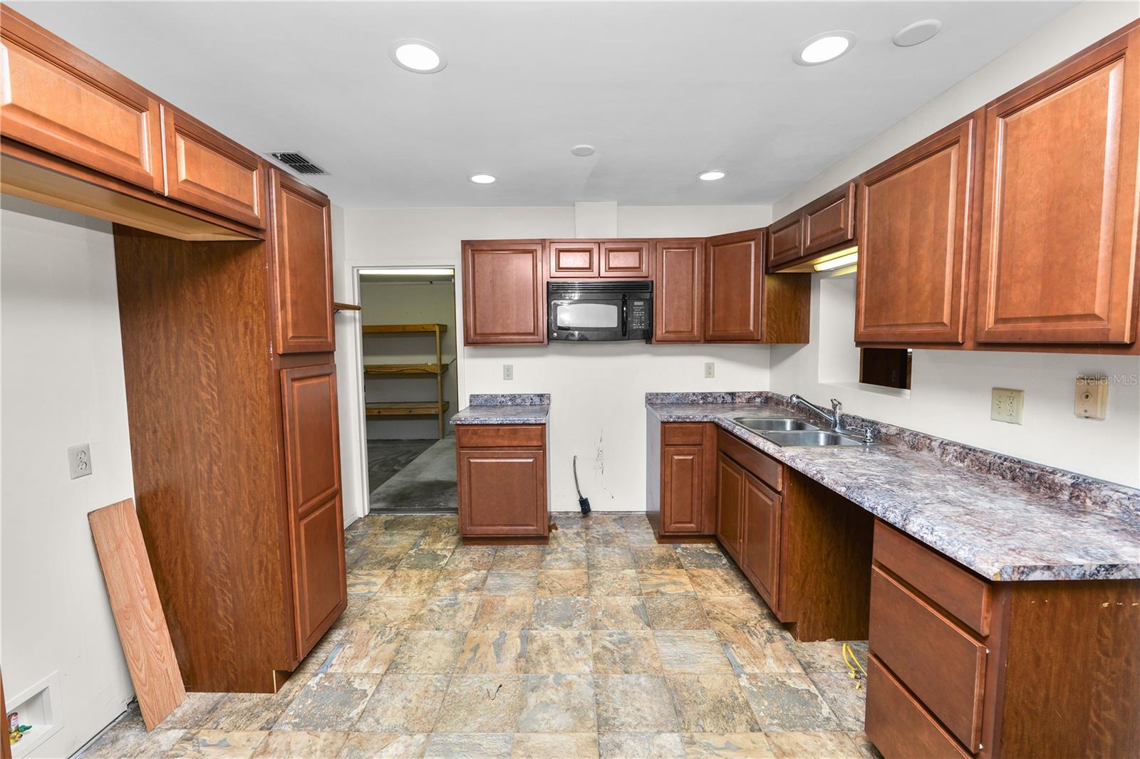 RICHLAND MANOR - Residential
