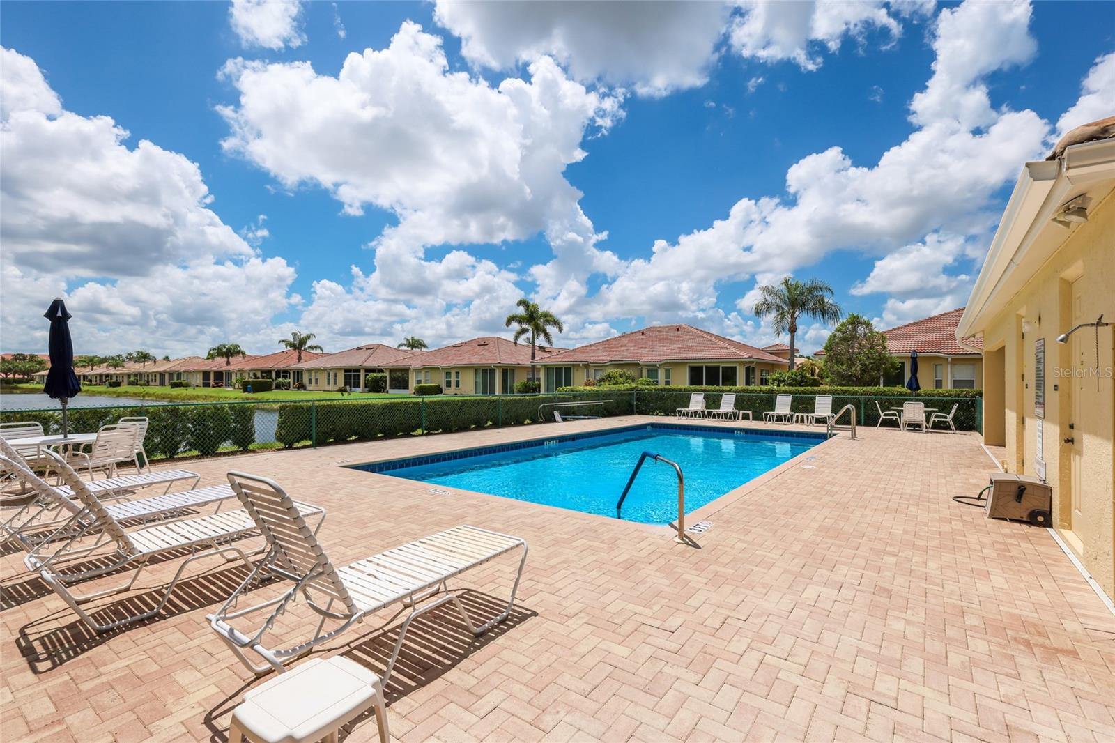 VISTA DEL LAGO - Residential