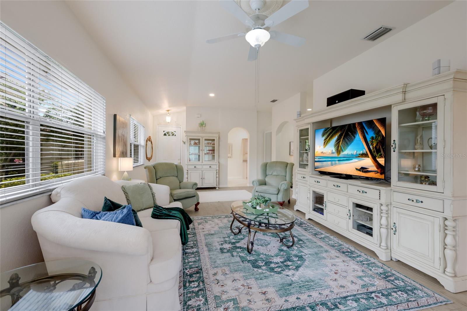 VISTA DEL LAGO - Residential