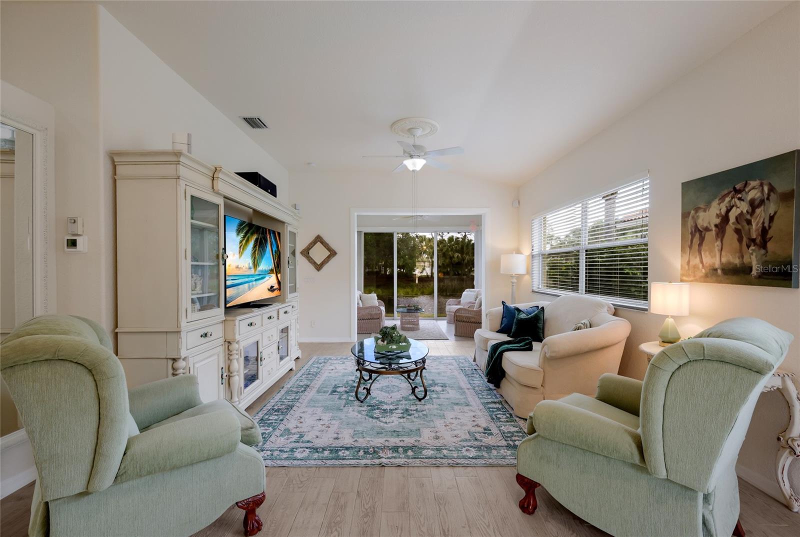 VISTA DEL LAGO - Residential