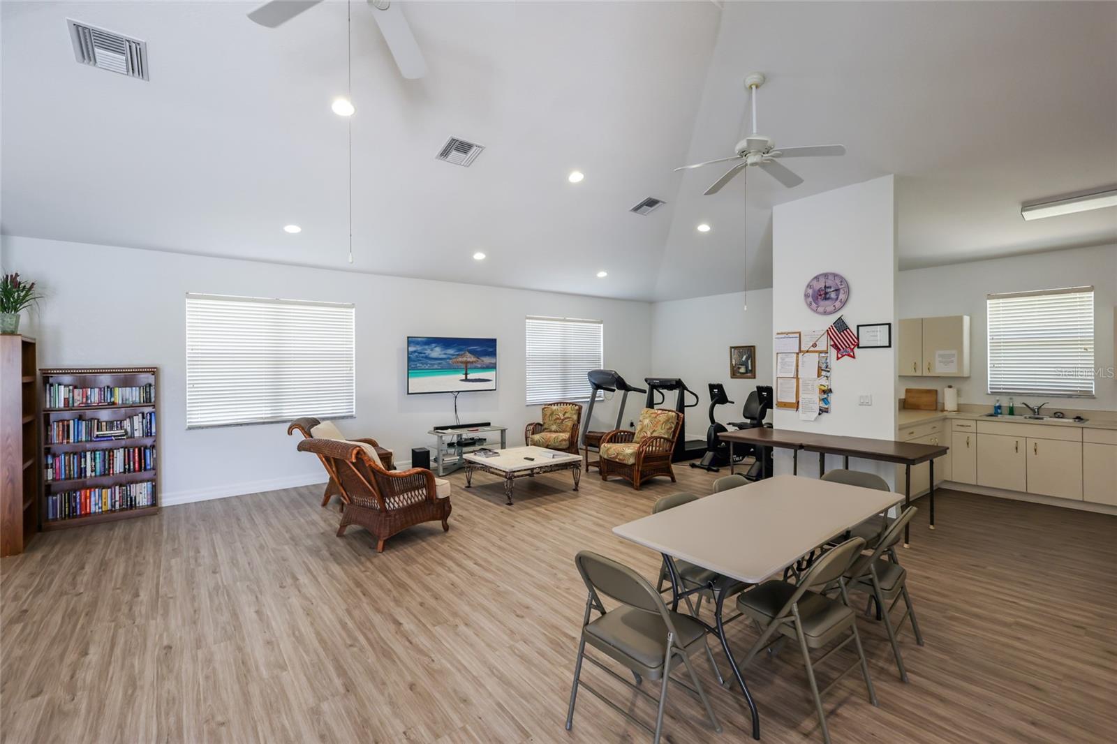VISTA DEL LAGO - Residential