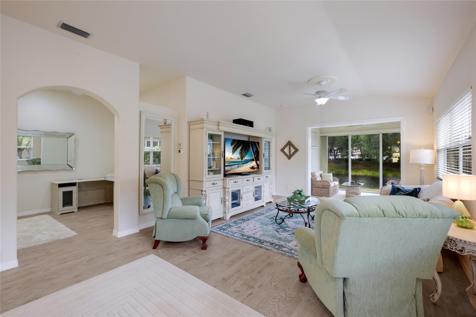 VISTA DEL LAGO - Residential