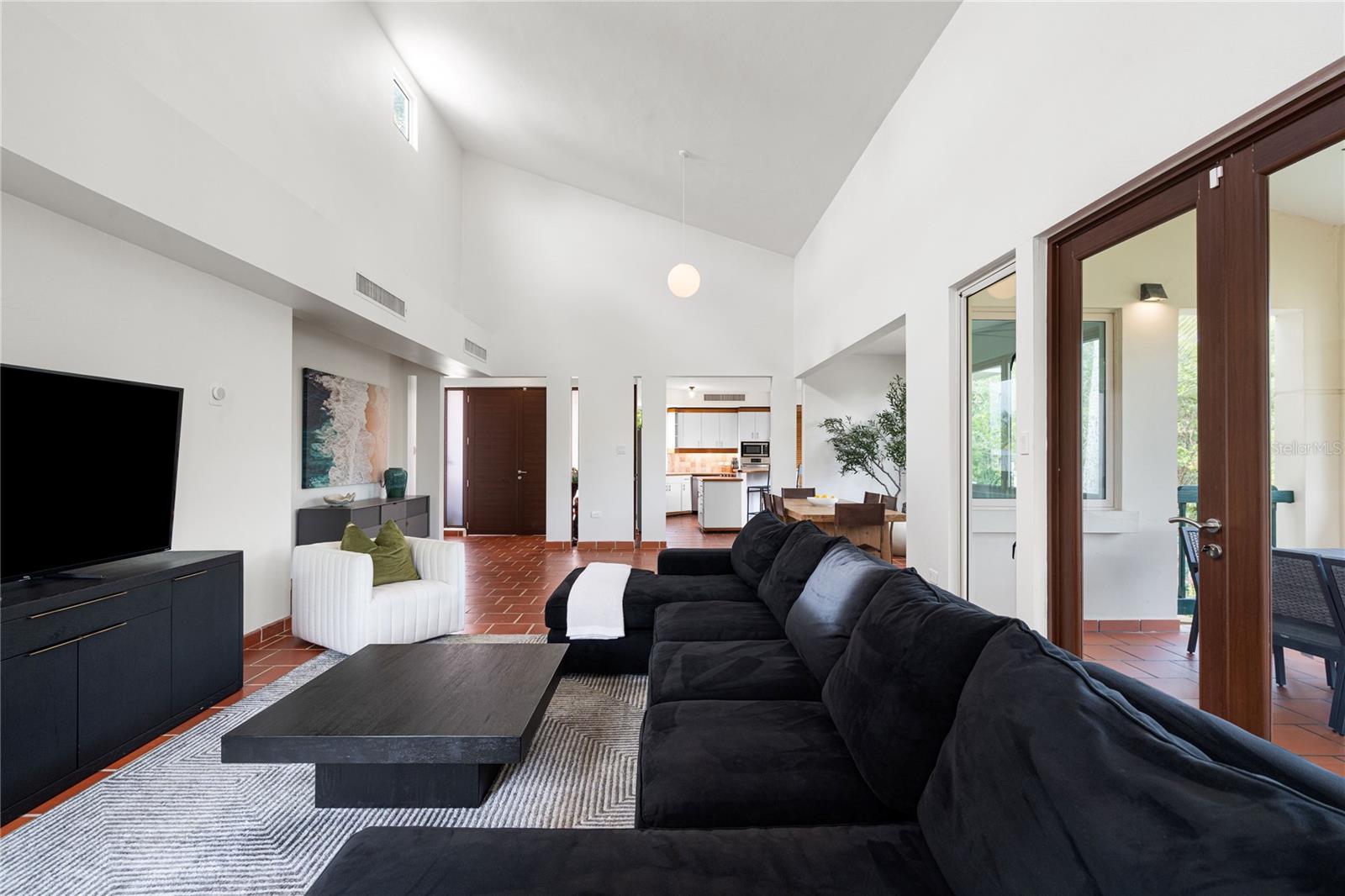 86 LAKESIDE VILLAS G2