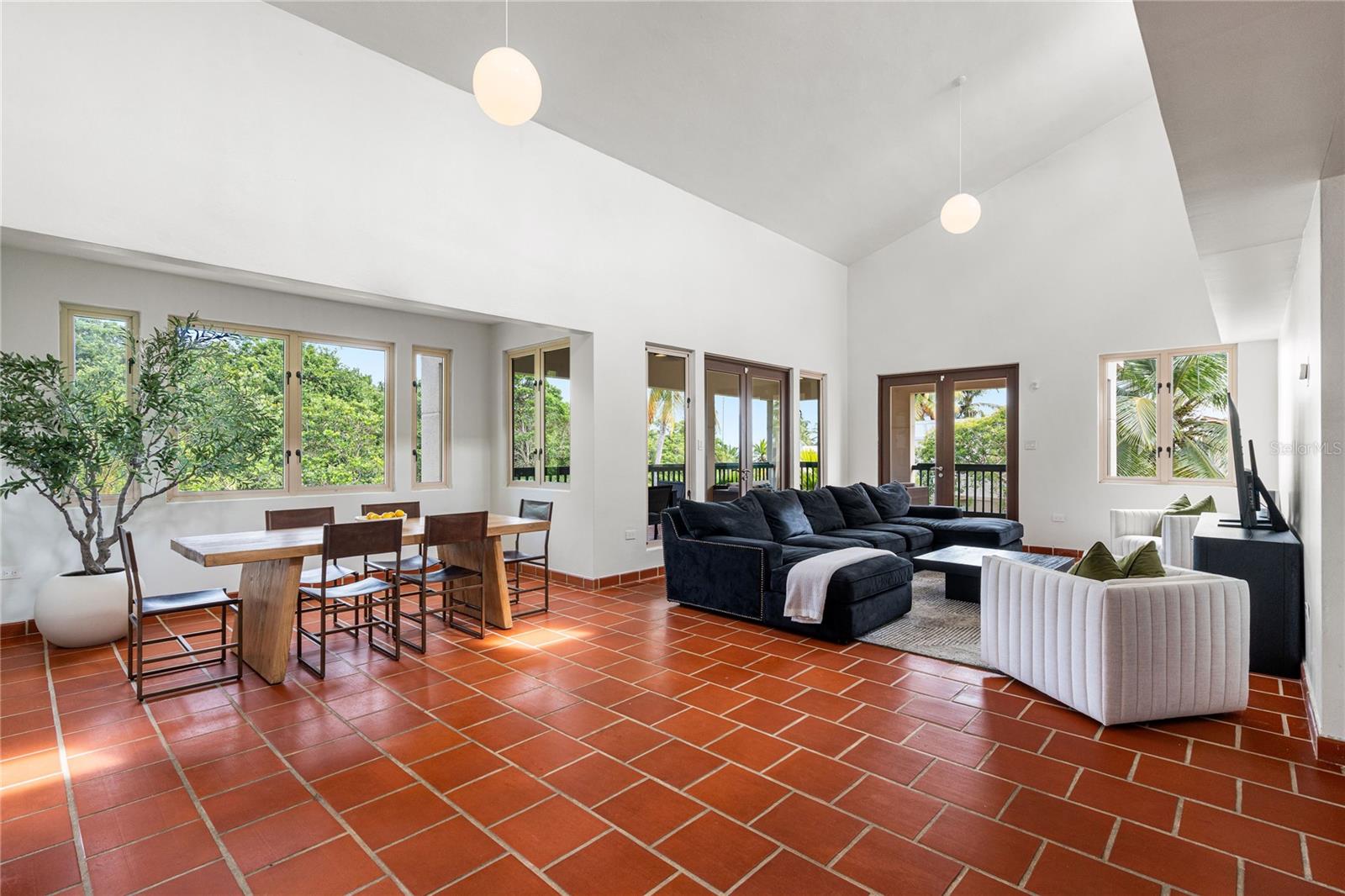86 LAKESIDE VILLAS G2