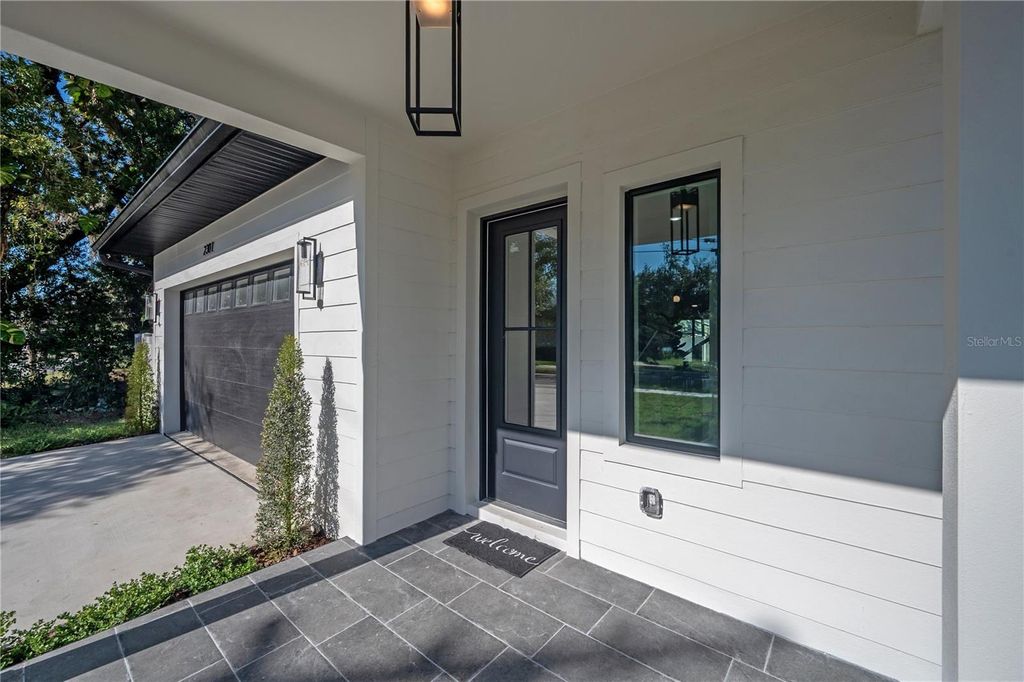 Photo of 2301 N Ridgewood Avenue, Tampa, FL 33602 (MLS # TB8387661)