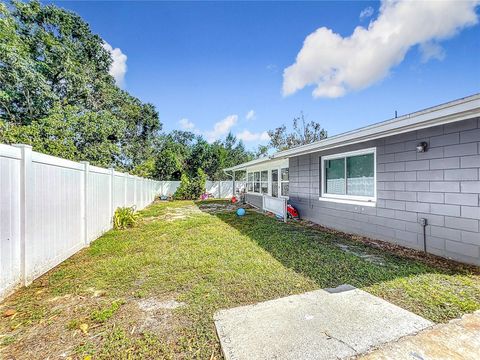 A home in WINTER HAVEN