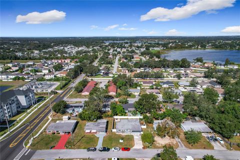 A home in WINTER HAVEN