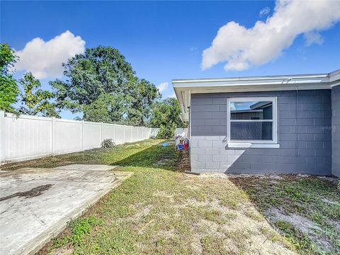 A home in WINTER HAVEN