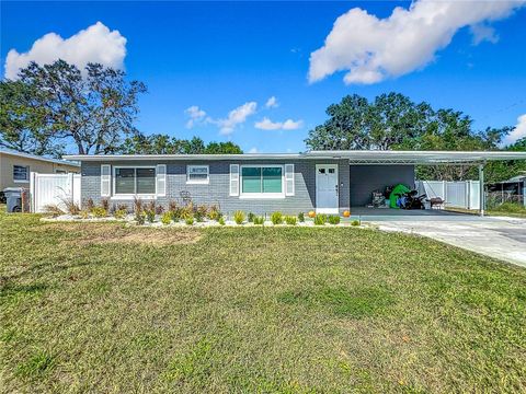 A home in WINTER HAVEN