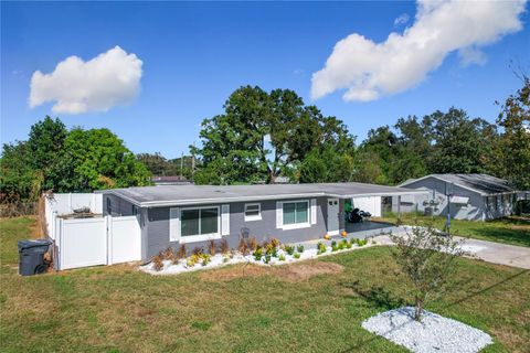 A home in WINTER HAVEN