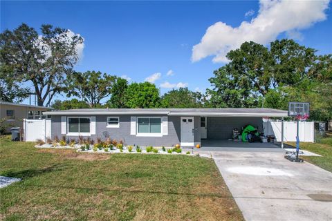 A home in WINTER HAVEN