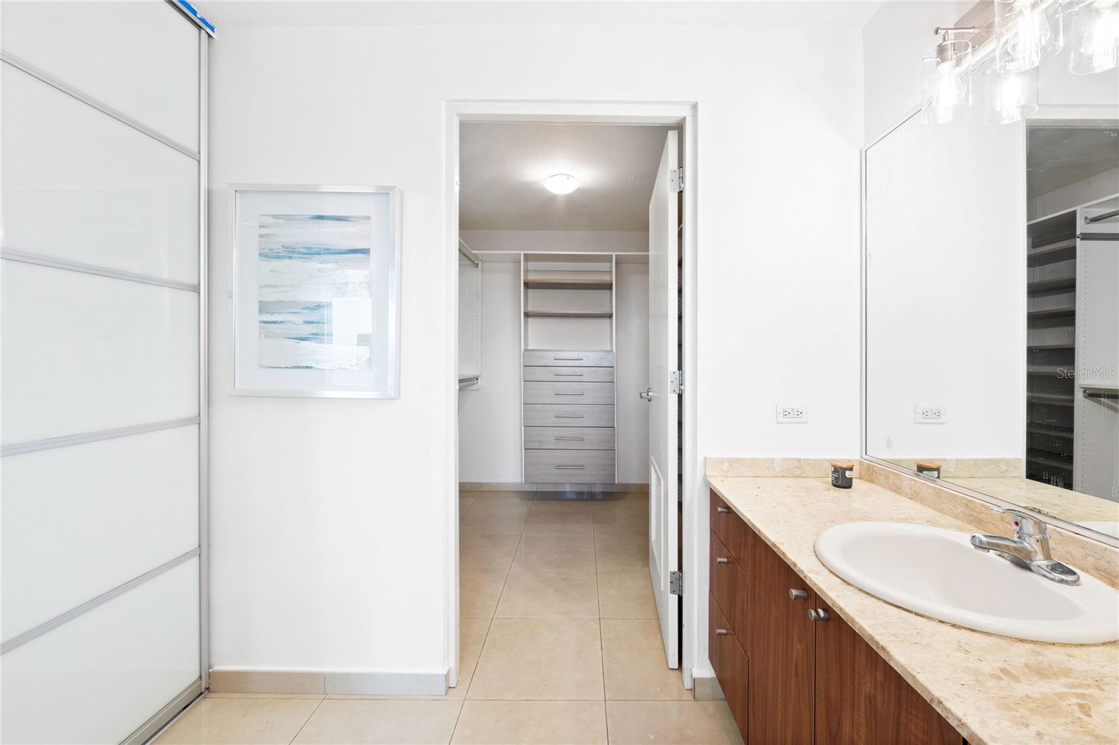 METRO PLAZA - Residential