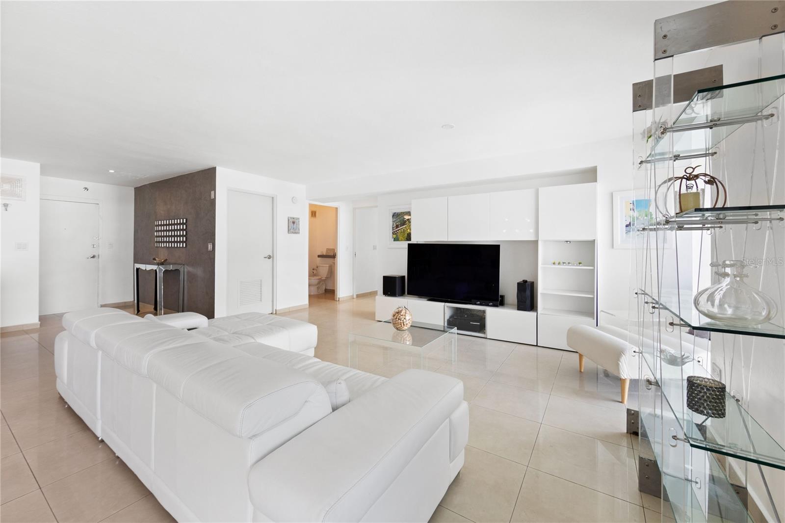 METRO PLAZA - Residential