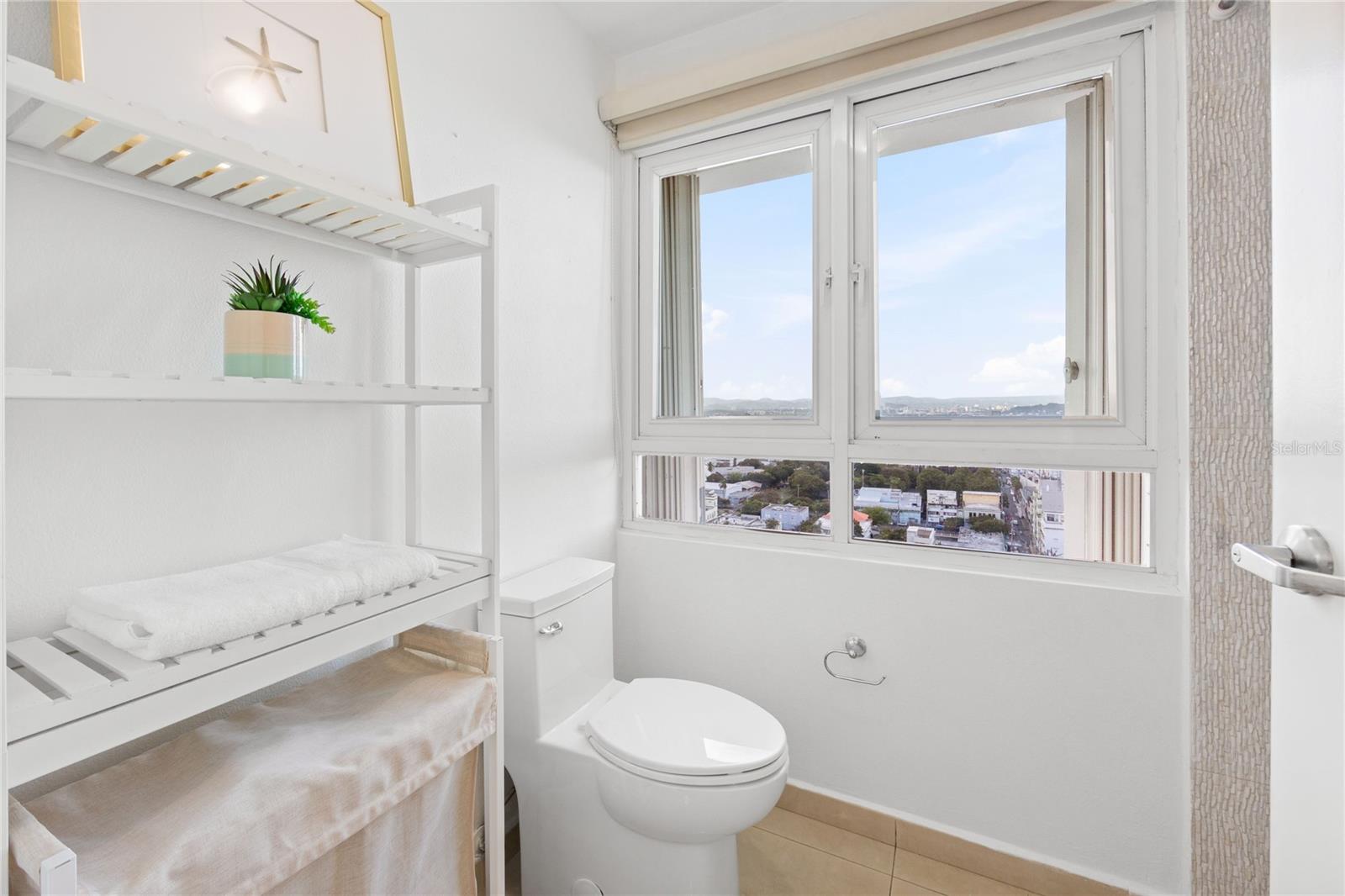 METRO PLAZA - Residential