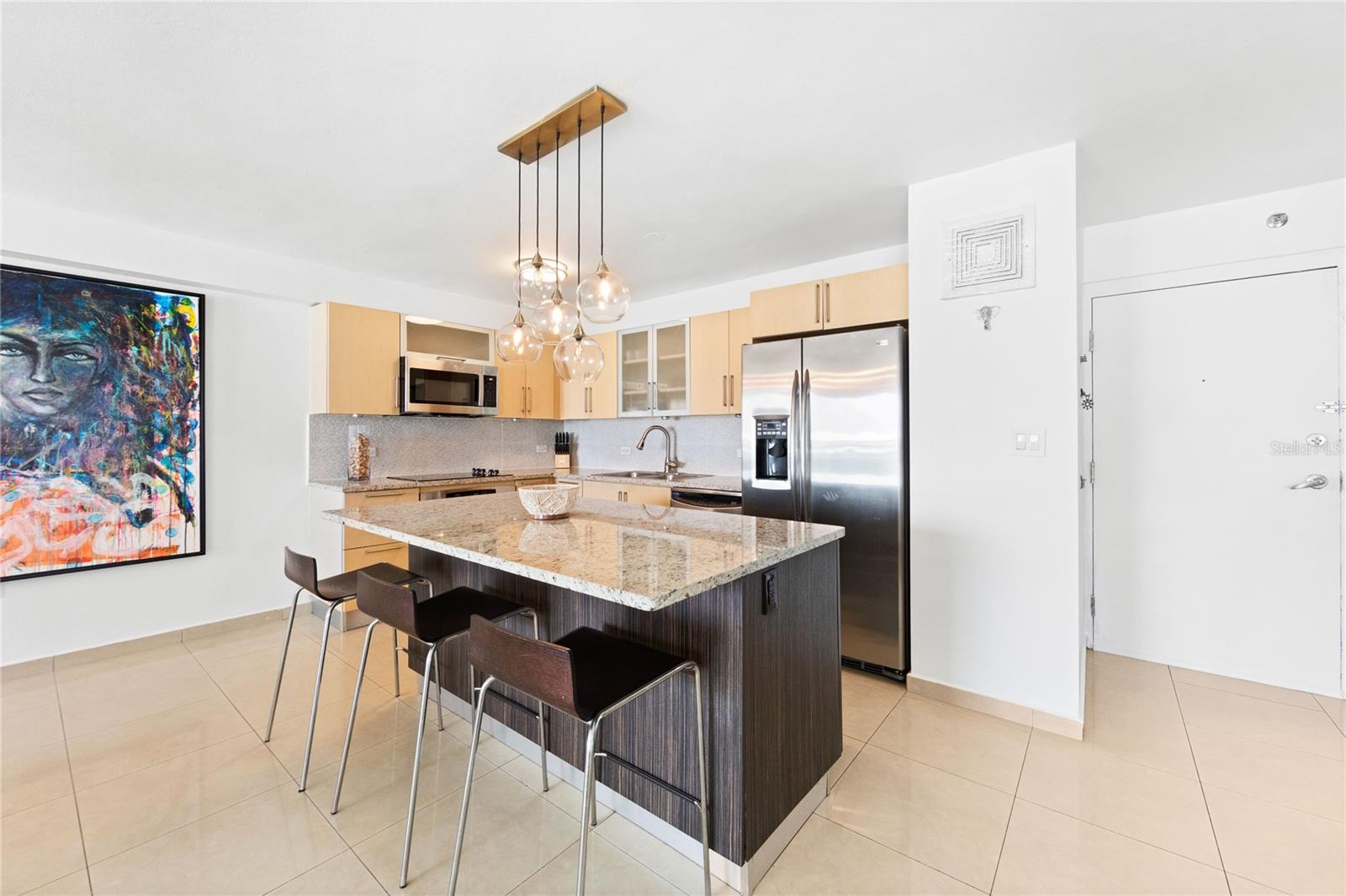 METRO PLAZA - Residential