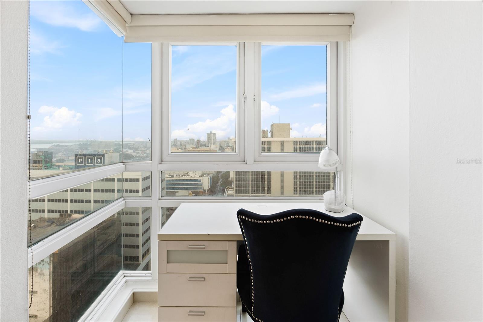 METRO PLAZA - Residential