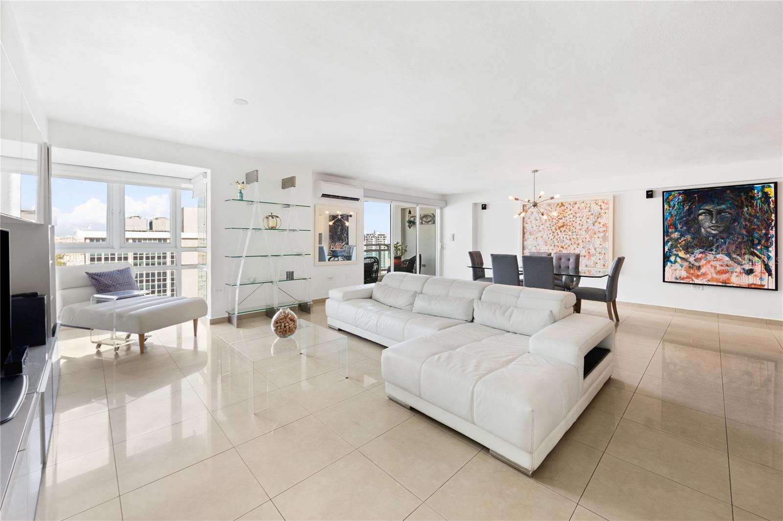 METRO PLAZA - Residential