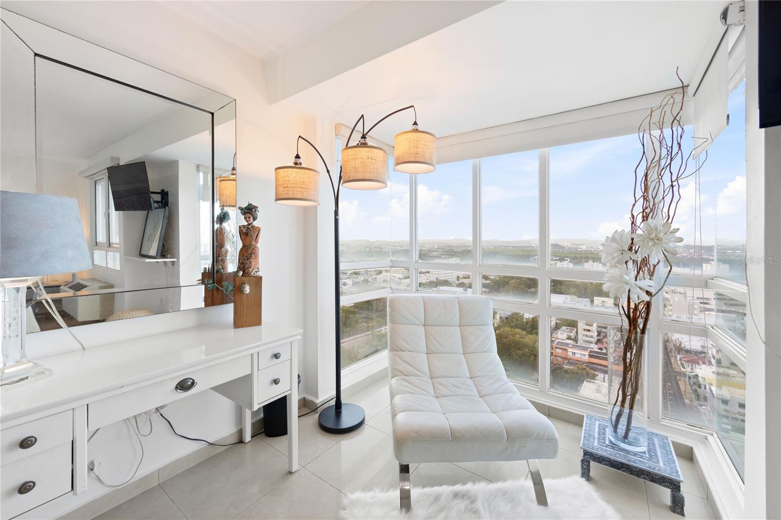 METRO PLAZA - Residential