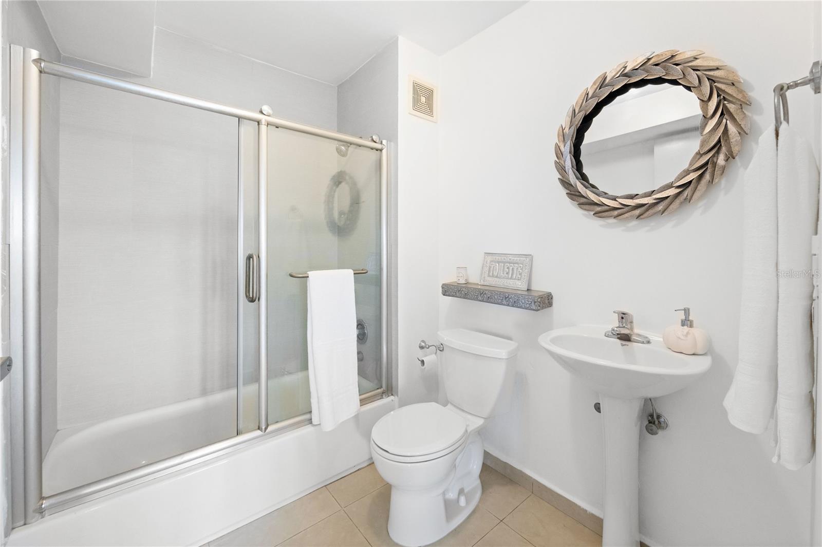 METRO PLAZA - Residential