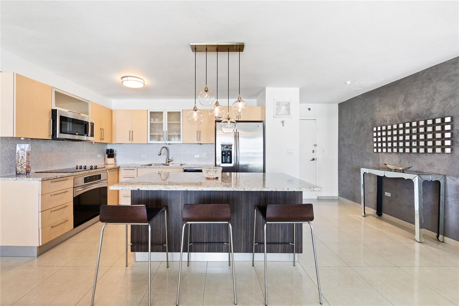 METRO PLAZA - Residential