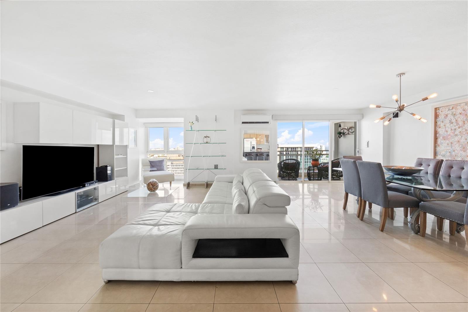 METRO PLAZA - Residential