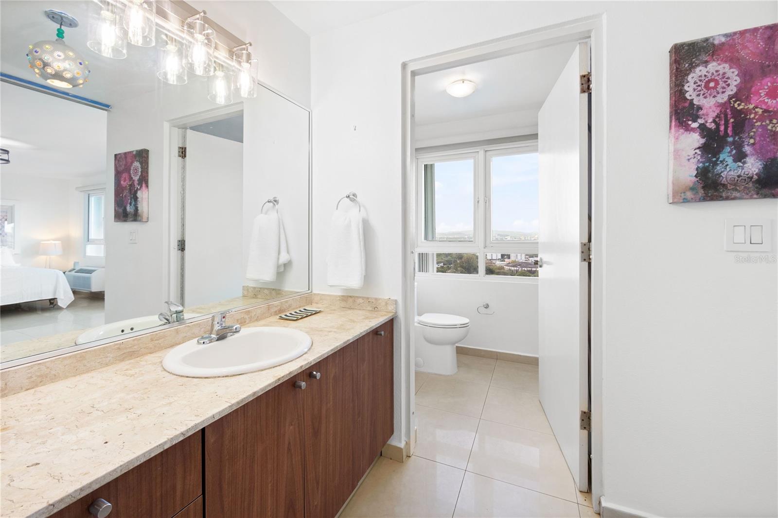 METRO PLAZA - Residential