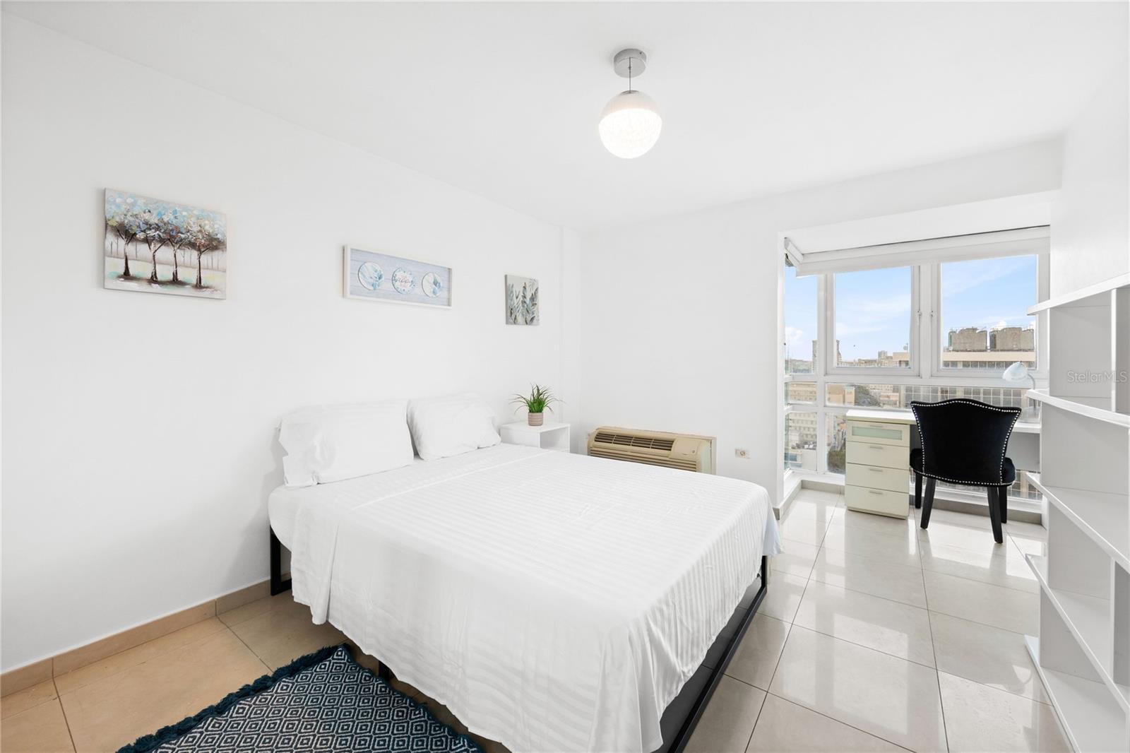 METRO PLAZA - Residential