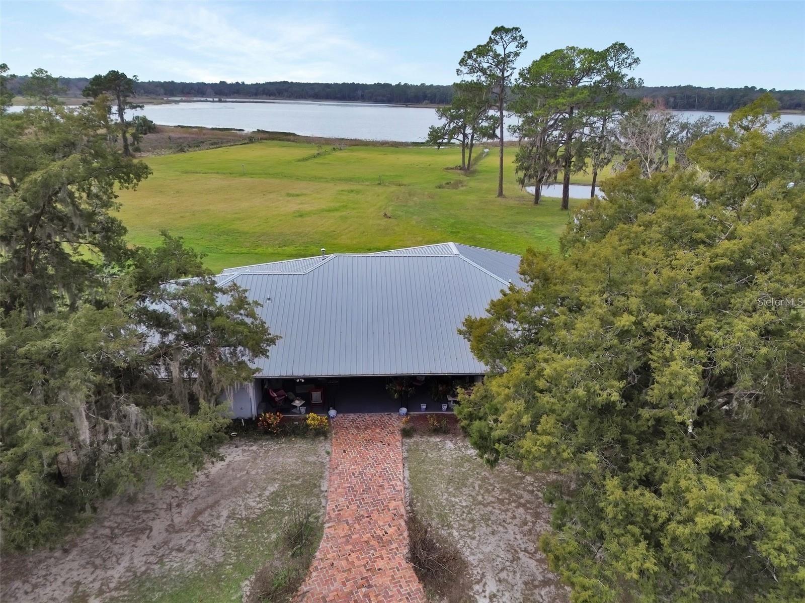 180 ROBINSON LANE